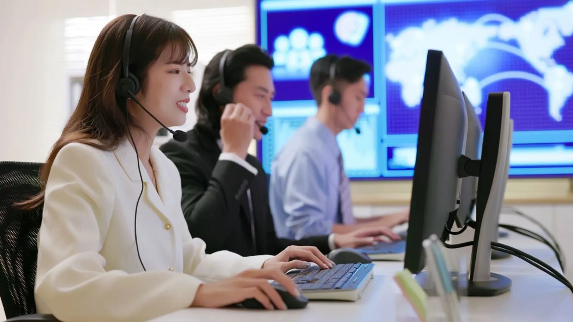 Đội ngũ hỗ trợ khách hàng 24/7 của HM888