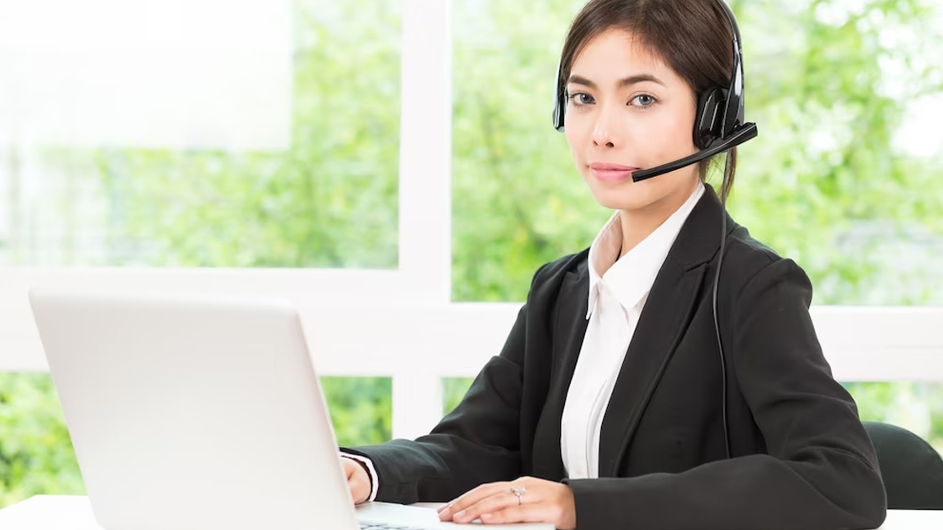 Đội ngũ hỗ trợ khách hàng chuyên nghiệp của hm888 sẵn sàng phục vụ 24/7