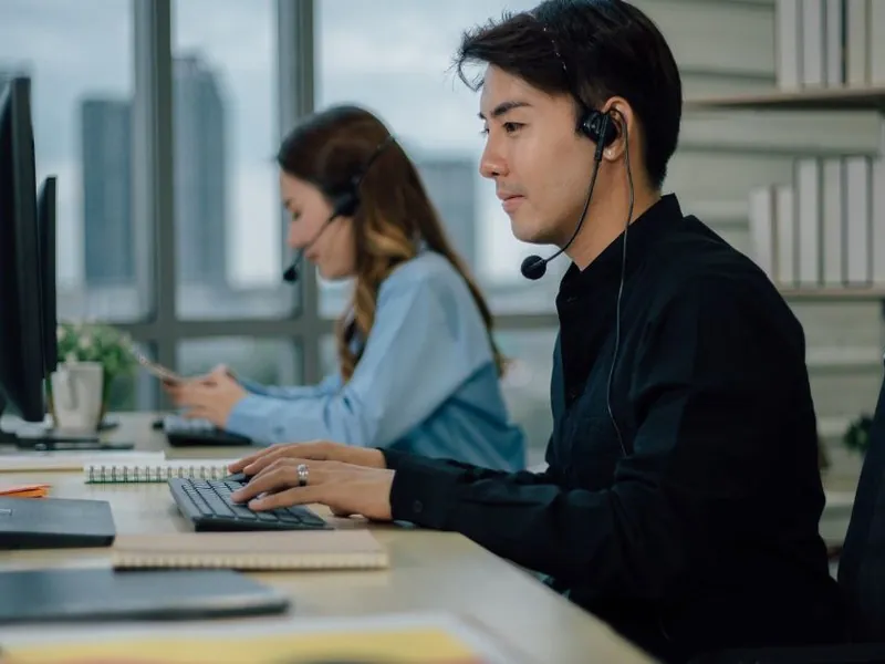 Đội ngũ hỗ trợ khách hàng của hm888 sẵn sàng trả lời cuộc gọi và email